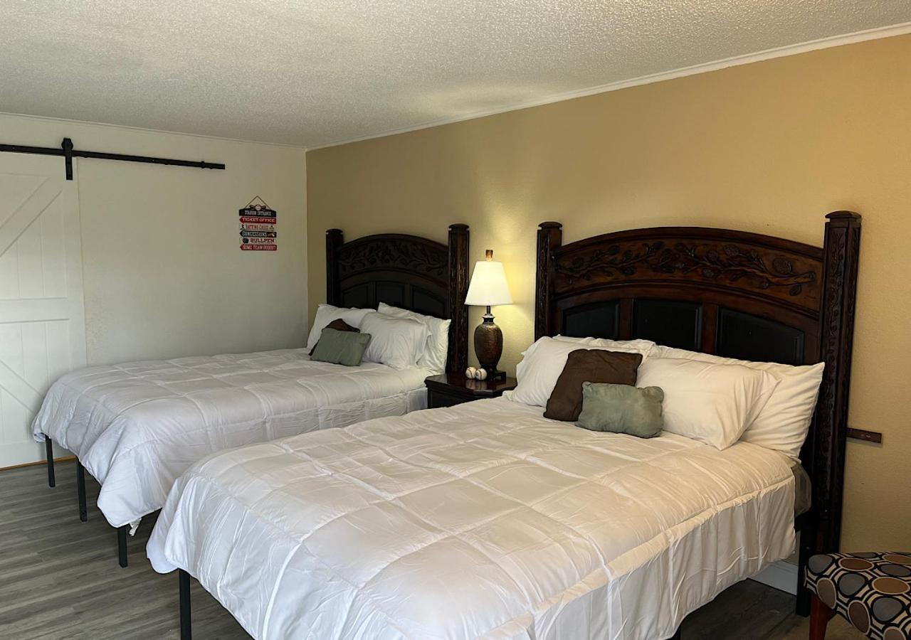 Ballparks Inn Branson Bagian luar foto